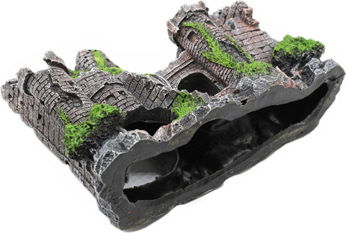Resin Aquarium Castle Hideout – 17cm
